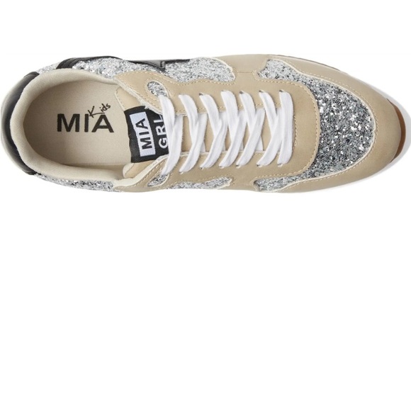 NWT Girls Mia Shoes New in box Size 13 - Picture 2 of 5